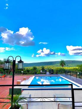 Piscina con la vista