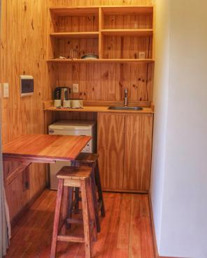 minibar dentro de la cabana