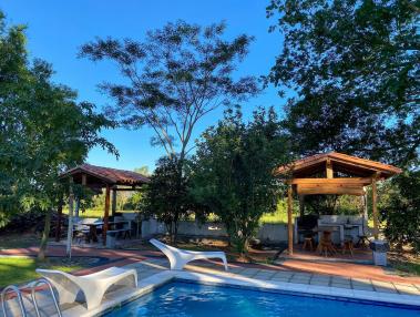 piscina y quinchos