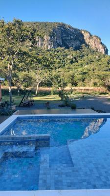 Piscina con vista al cerro