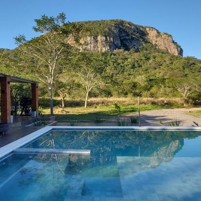 Piscina con vista al cerro