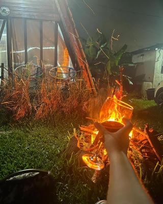 Fogón con un buen vino